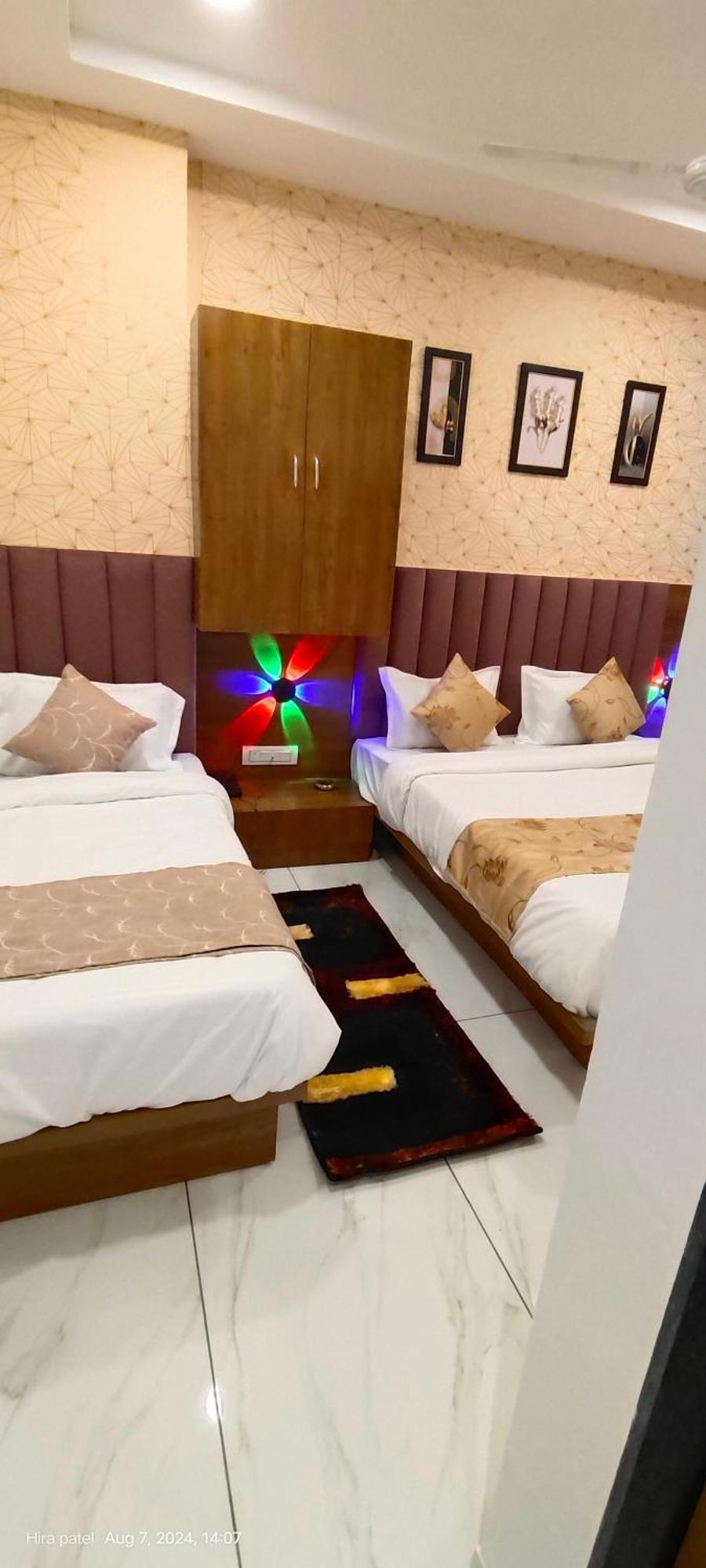 Hotel Avenue Sky Ahmedabad Bagian luar foto