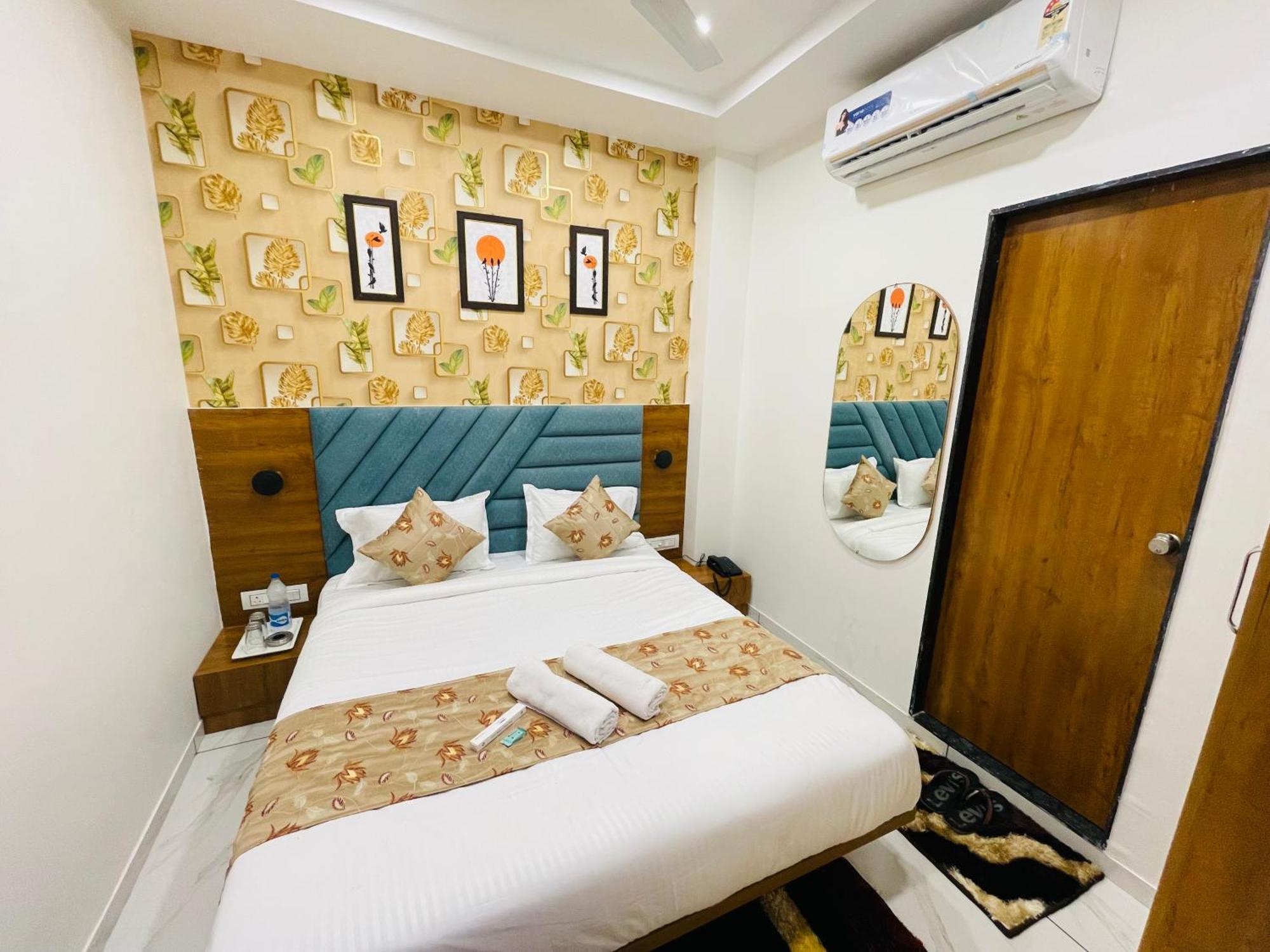 Hotel Avenue Sky Ahmedabad Bagian luar foto