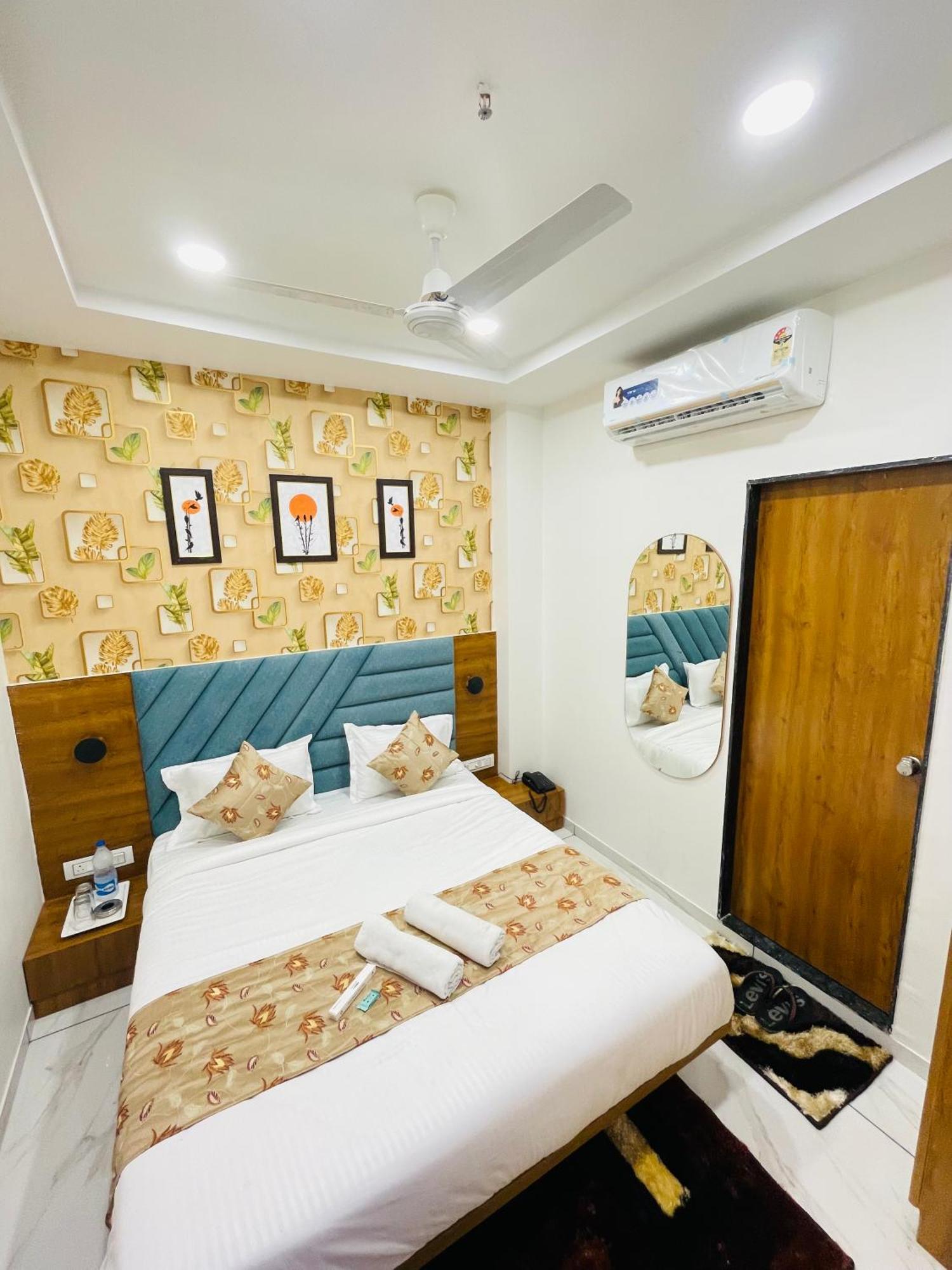 Hotel Avenue Sky Ahmedabad Bagian luar foto