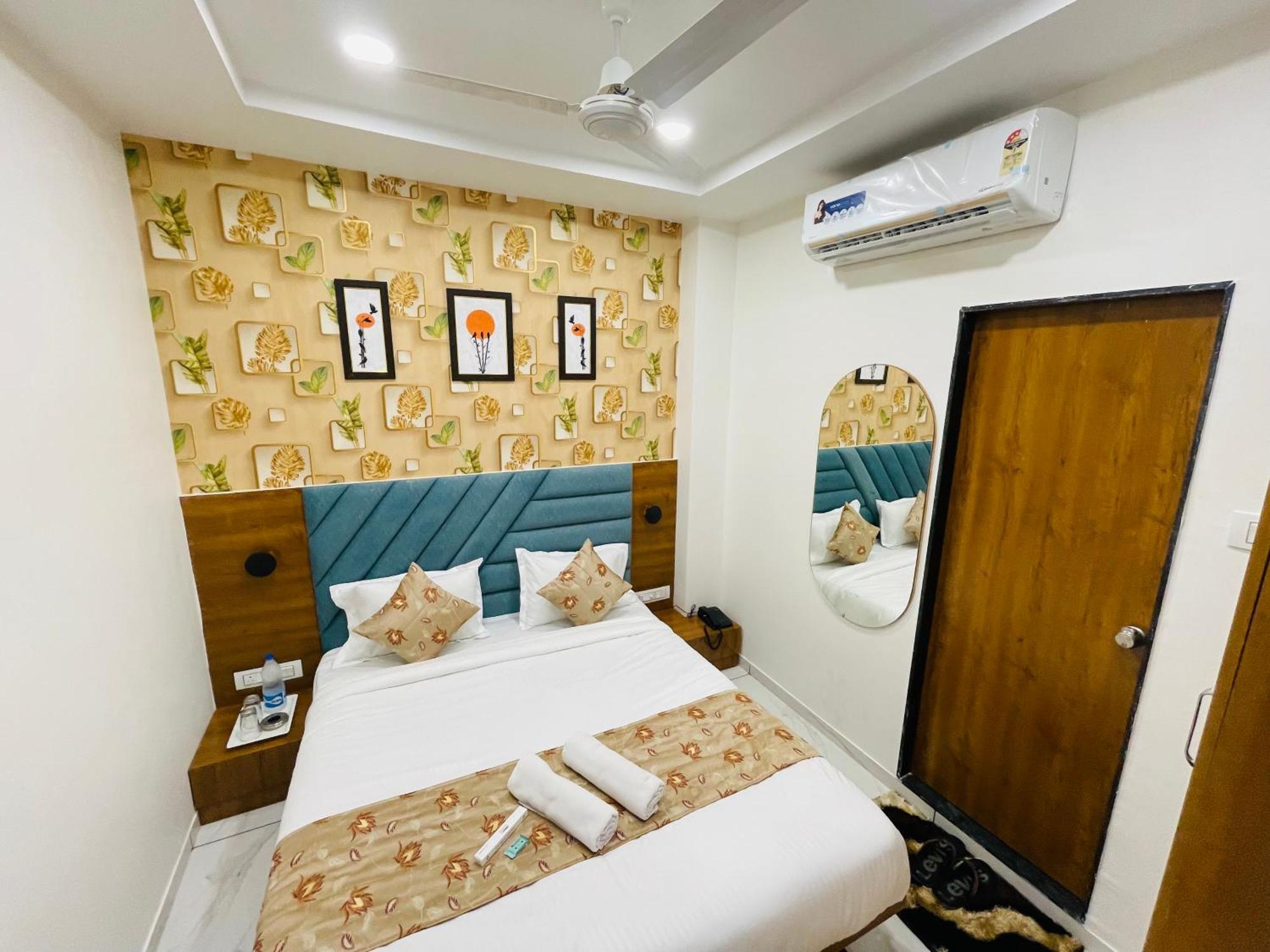 Hotel Avenue Sky Ahmedabad Bagian luar foto