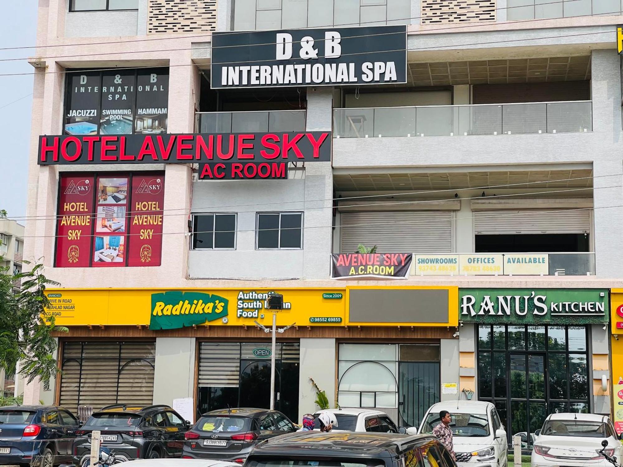 Hotel Avenue Sky Ahmedabad Bagian luar foto